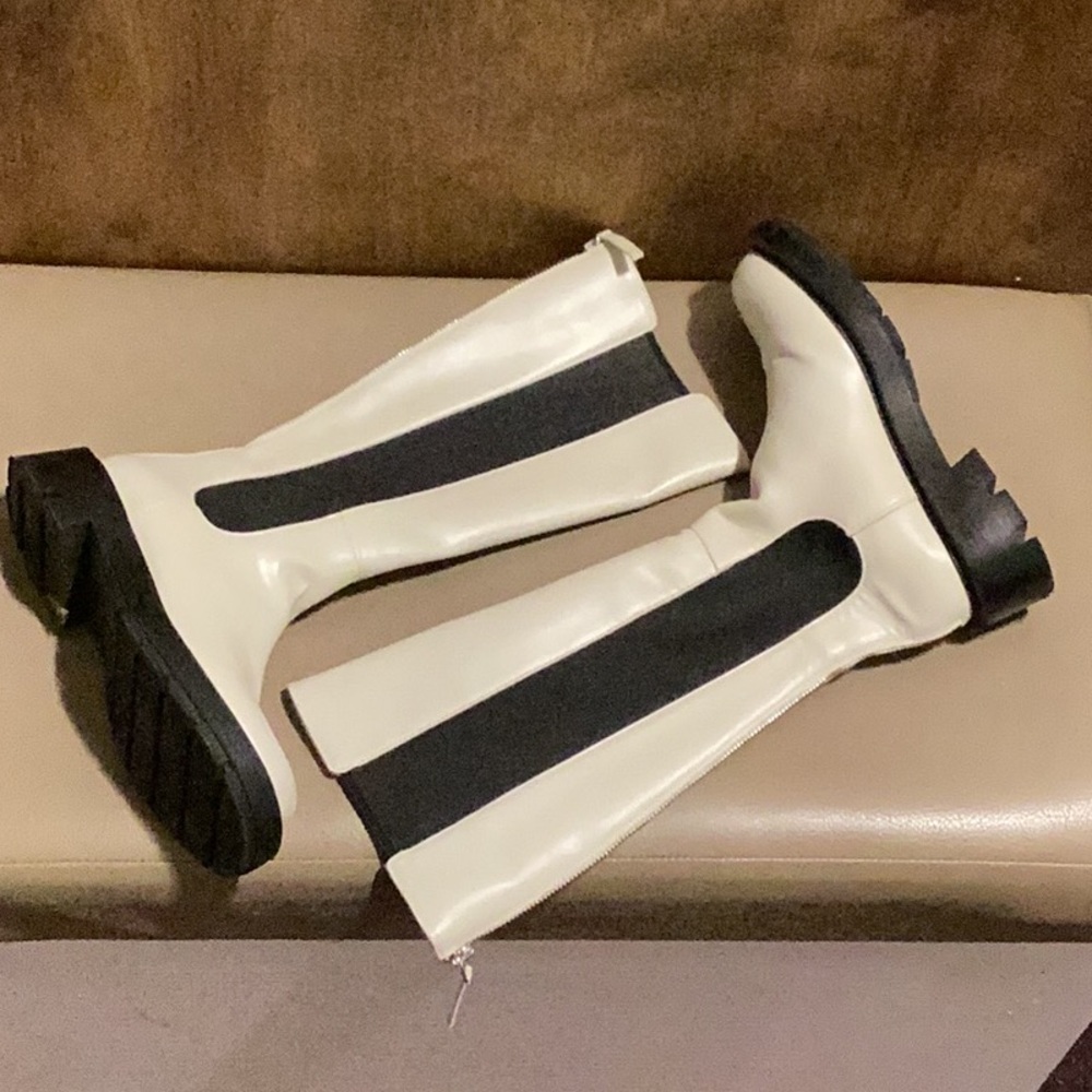 WOMANS CHARLES AND KEITH BOOTS